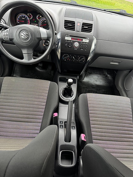 Suzuki SX4 4 of 6