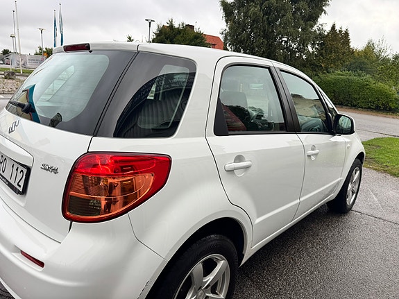 Suzuki SX4 3 of 6