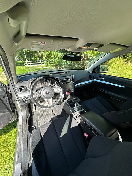 Subaru Outback 2 of 4