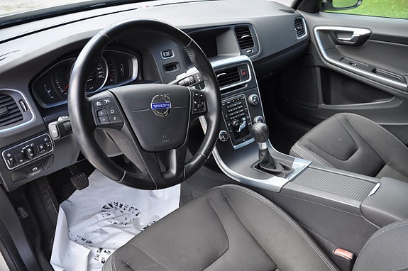 Volvo V60 10 of 12