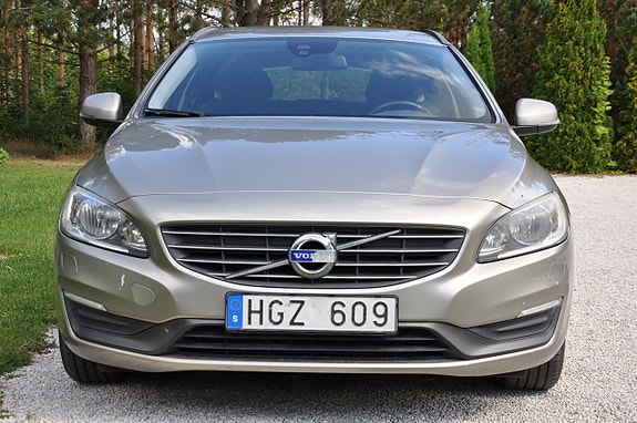Volvo V60 2 of 12