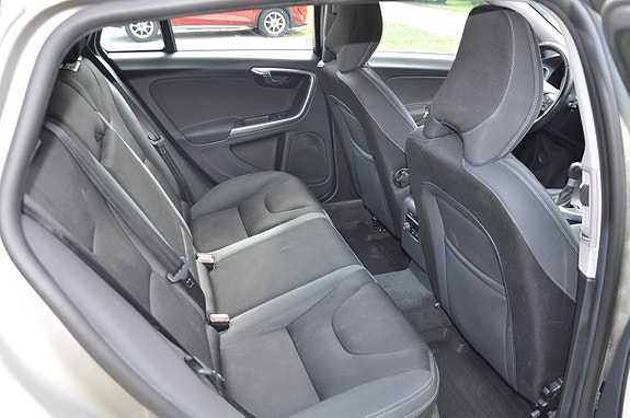 Volvo V60 8 of 12