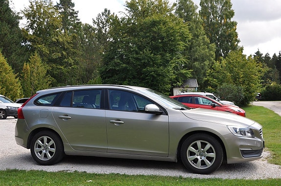 Volvo V60 4 of 12