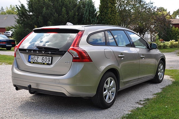 Volvo V60 3 of 12