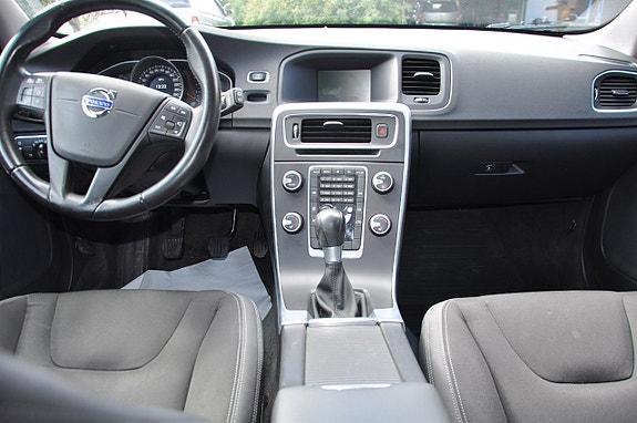 Volvo V60 11 of 12