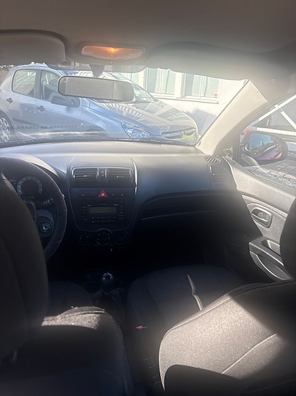 Kia Picanto 7 of 9
