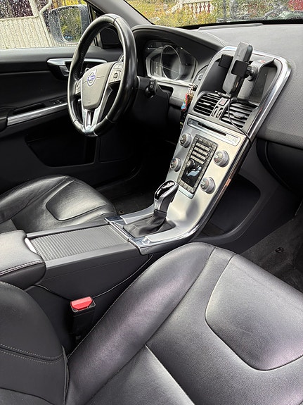 Volvo XC60 5 of 7
