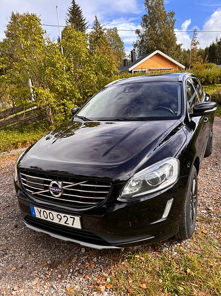 Volvo XC60 2 of 7