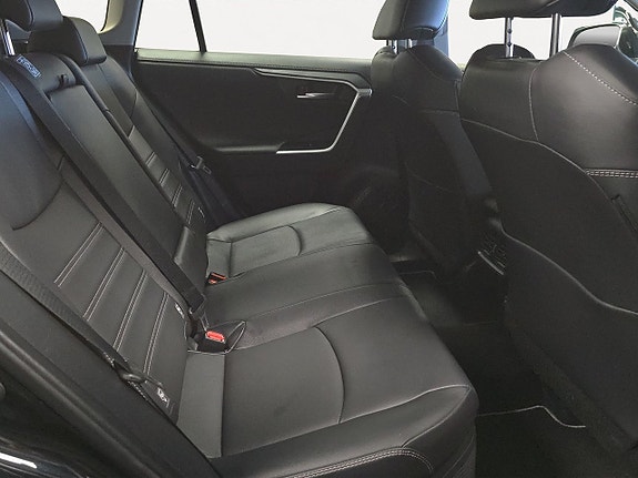Toyota RAV4 14 of 23