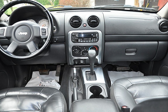 Jeep Cherokee 12 of 14