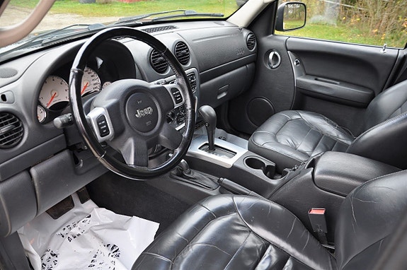 Jeep Cherokee 11 of 14