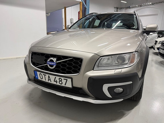 Volvo XC70 2 of 15