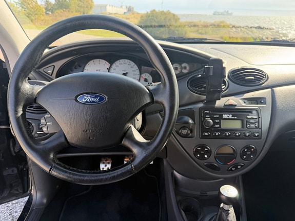 Ford Focus 8 of 22