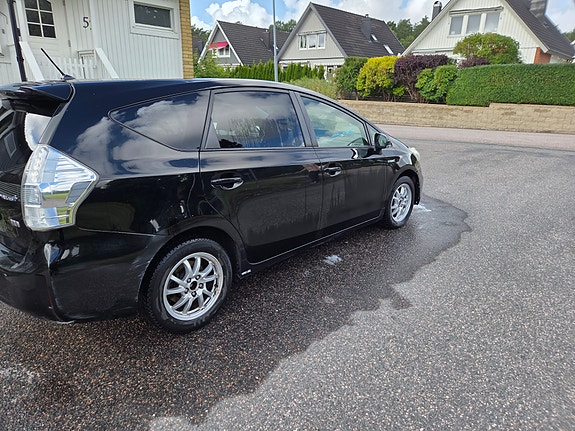 Toyota Prius+ 4 of 8
