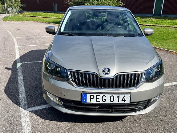 Skoda Fabia 2 of 7