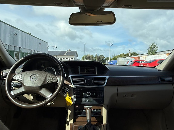 Mercedes-Benz E250 11 of 14