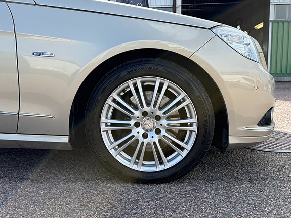 Mercedes-Benz E250 8 of 14