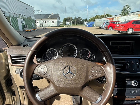 Mercedes-Benz E250 12 of 14