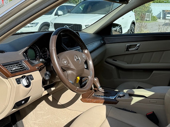 Mercedes-Benz E250 10 of 14