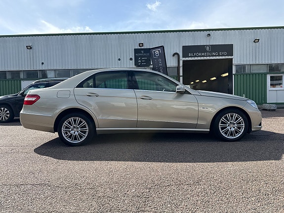 Mercedes-Benz E250 3 of 14