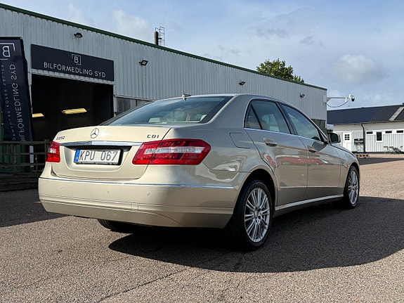 Mercedes-Benz E250 4 of 14