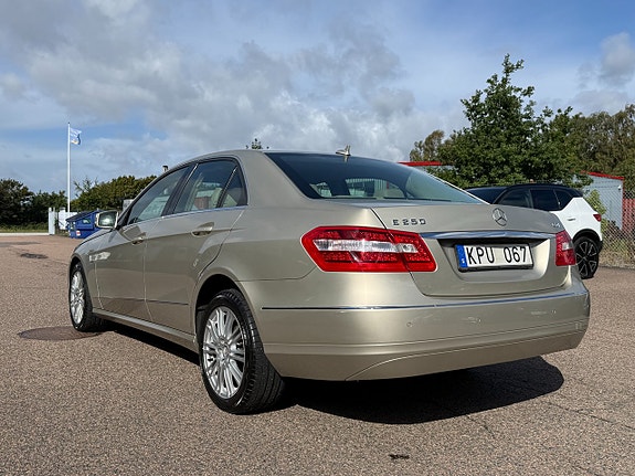 Mercedes-Benz E250 5 of 14
