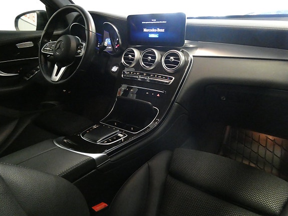 Mercedes-Benz GLC300 e 17 of 26
