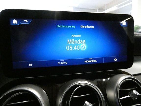 Mercedes-Benz GLC300 e 24 of 26