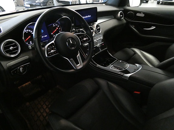 Mercedes-Benz GLC300 e 16 of 26