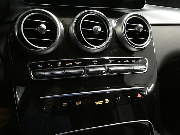 Mercedes-Benz GLC300 e 22 of 26