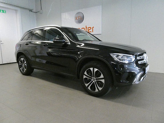 Mercedes-Benz GLC300 e 4 of 26
