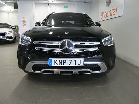 Mercedes-Benz GLC300 e 11 of 26
