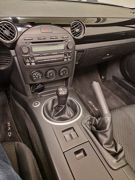 Mazda MX-5 8 of 10