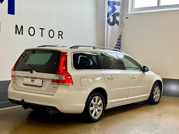 Volvo V70 3 of 17