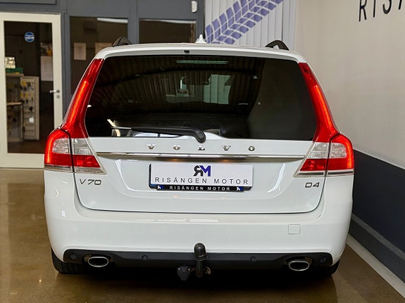Volvo V70 7 of 17