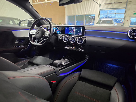 Mercedes-Benz CLA180 10 of 23