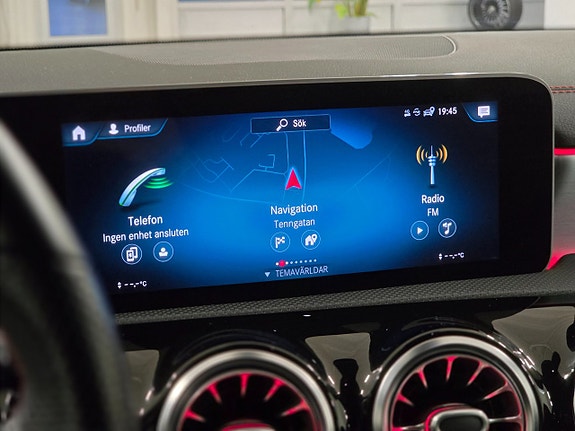 Mercedes-Benz CLA180 15 of 23