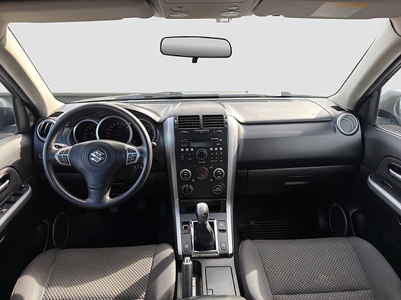 Suzuki Grand Vitara 12 of 16