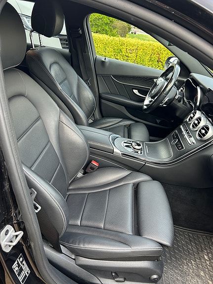 Mercedes-Benz C300 7 of 13