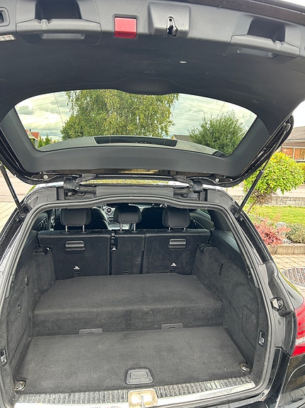 Mercedes-Benz C300 9 of 13