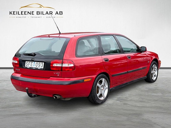Volvo V40 8 of 21