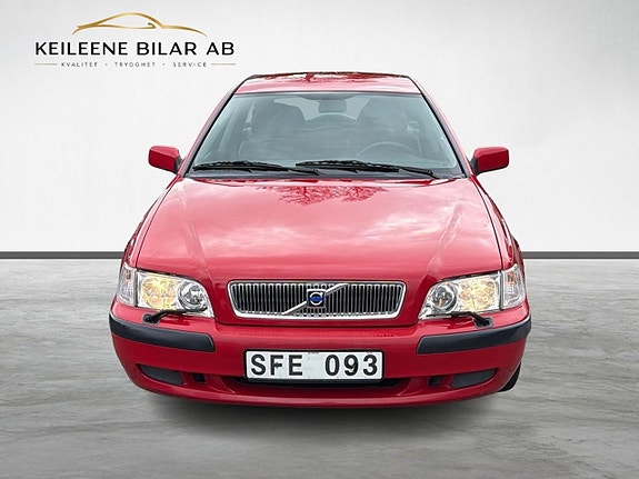 Volvo V40 4 of 21