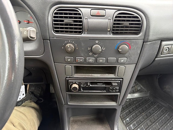 Volvo V40 11 of 21