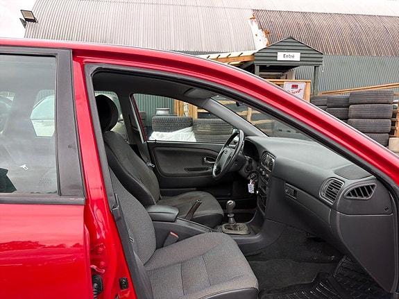 Volvo V40 17 of 21