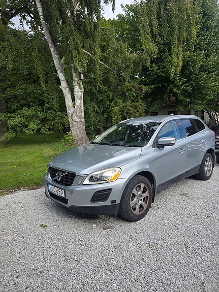 Volvo XC60 2 of 5