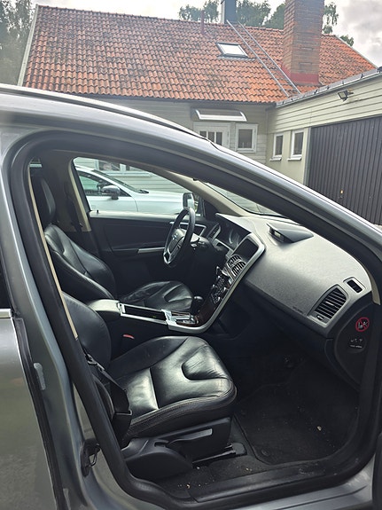 Volvo XC60 3 of 5