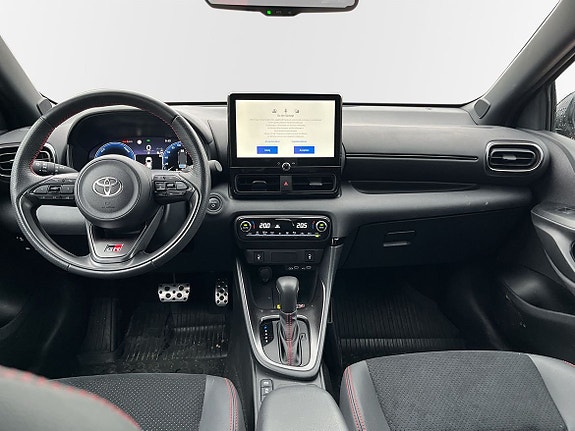 Toyota Yaris 9 of 11