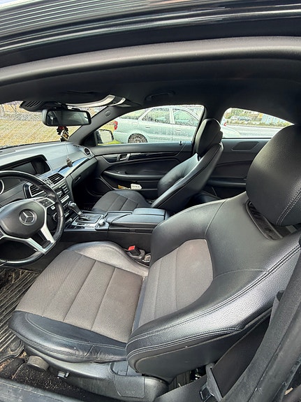 Mercedes-Benz C220 7 of 10