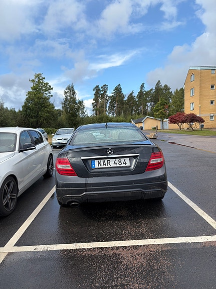 Mercedes-Benz C220 3 of 10