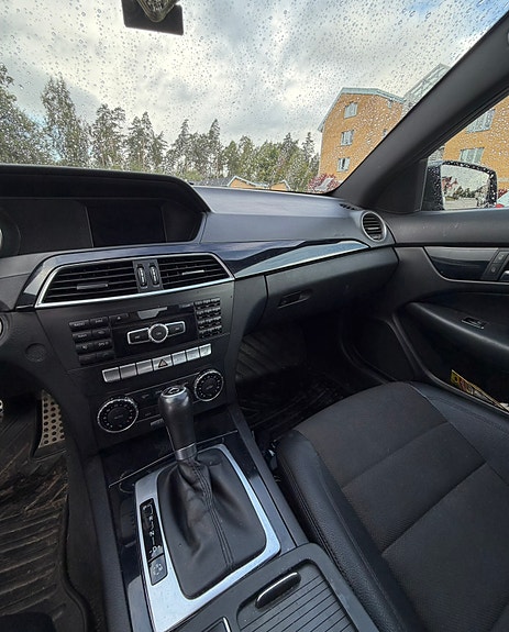 Mercedes-Benz C220 8 of 10